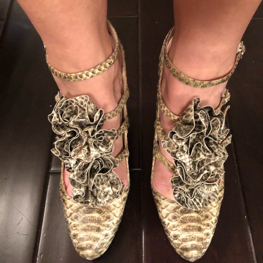Preview International Snakeskin with Ruffle bootie
